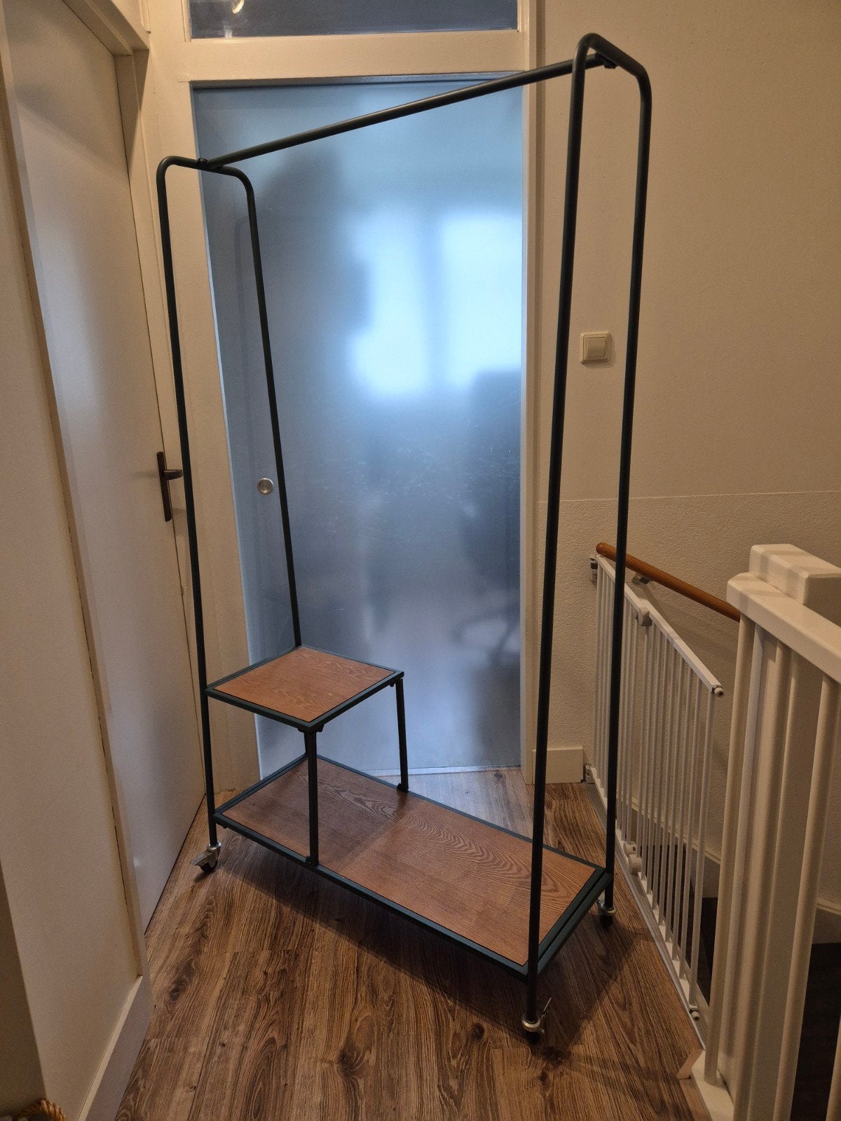 Kledingrek met houten planken en wielen, Kleding | Dames, Ophalen, Met wielen, Gebruikt