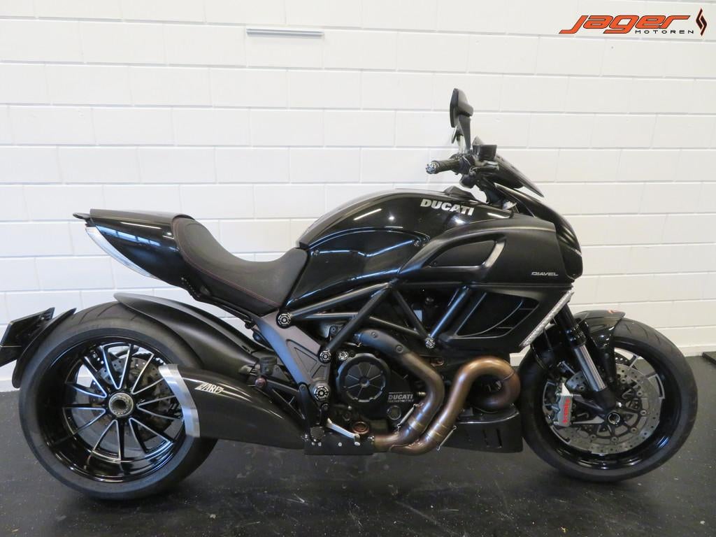 Ducati DIAVEL ZARD EDITION! (bj 2011), Bedrijf, Toermotor