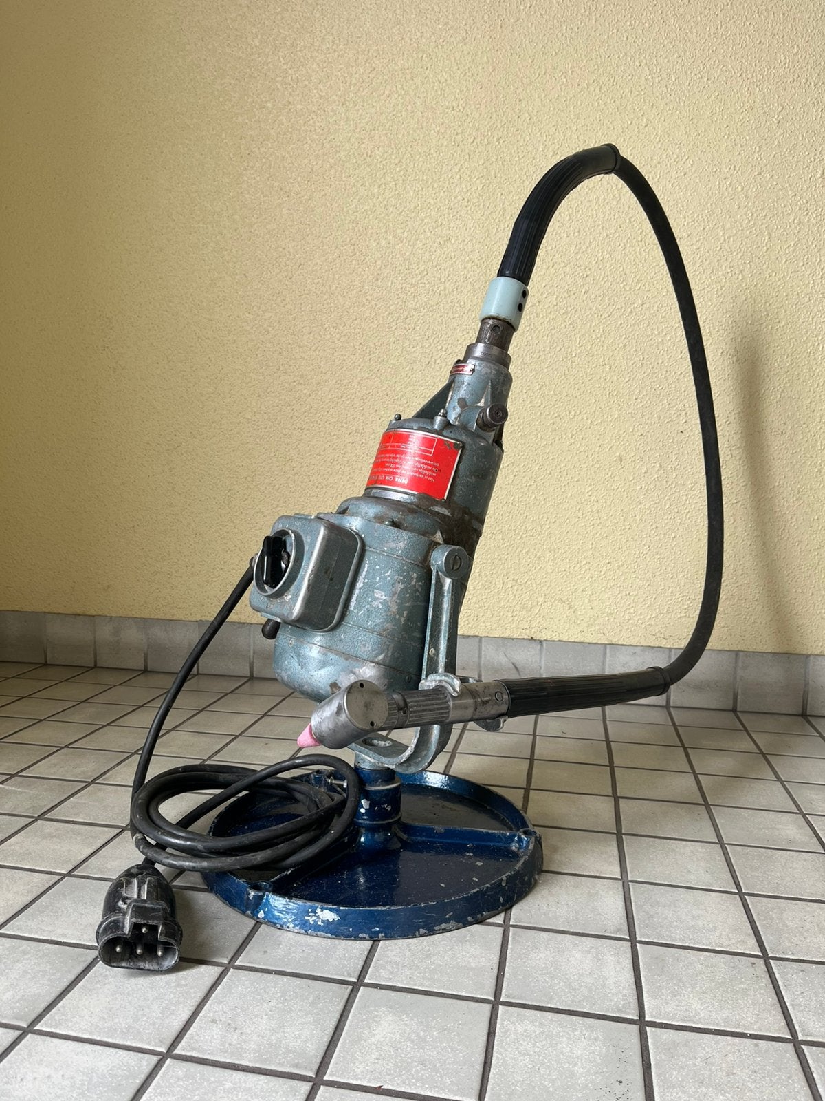 Suhner flexibele as slijpmachine (haakse slijper hangmoter), Ophalen, Gebruikt, Minder dan 700 watt, Werkbankslijpmachine