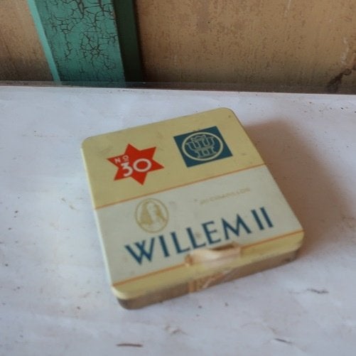Willem II No 30 sigaren blikje origineel 9 x 10 x 2 cm, Ophalen of Verzenden, Gebruikt, Tabaksdoos of Verpakking