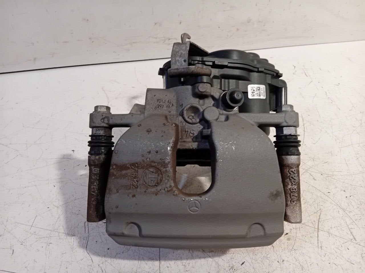 Remklauw links achter Mercedes-Benz EQ-Klasse, Onderdelen@venauto.nl, Van der Ven Autorecycling B.V., Gebruikt, Ettenseweg 76, 4706 PB Roosendaal, The Netherlands