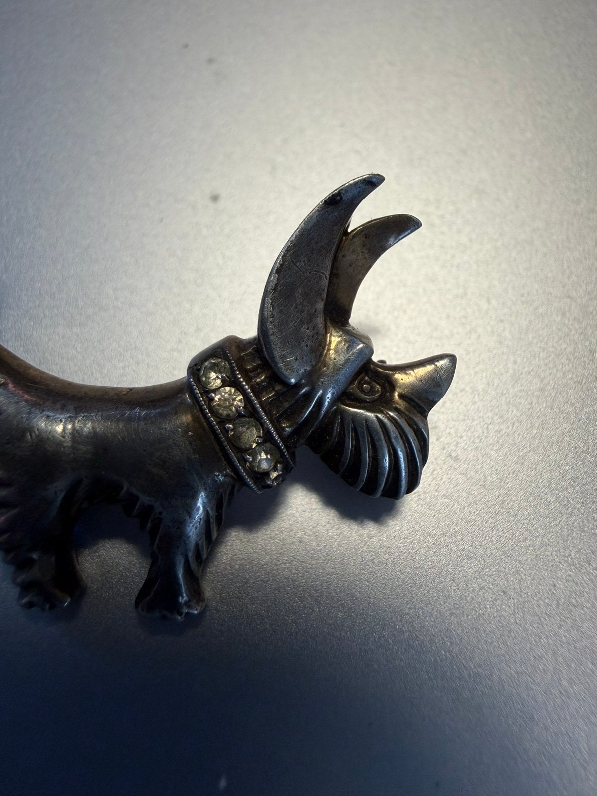 Vintage 800 zilveren Scottie hondenbroche, Sieraden, Tassen en Uiterlijk, Gebruikt, Minder dan 4 cm, Ophalen of Verzenden, Zilver