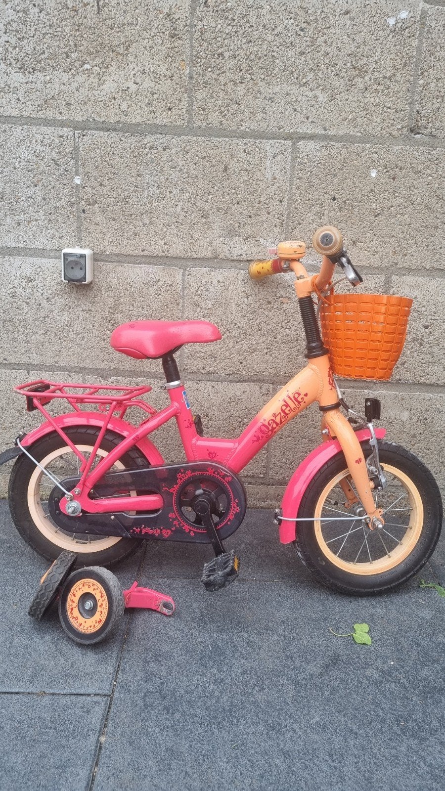 Gazelle meisjesfiets 12.5 inch met zijwieltjes, Fietsen en Brommers, Terugtraprem, Zijwieltjes, Gebruikt, Ophalen of Verzenden