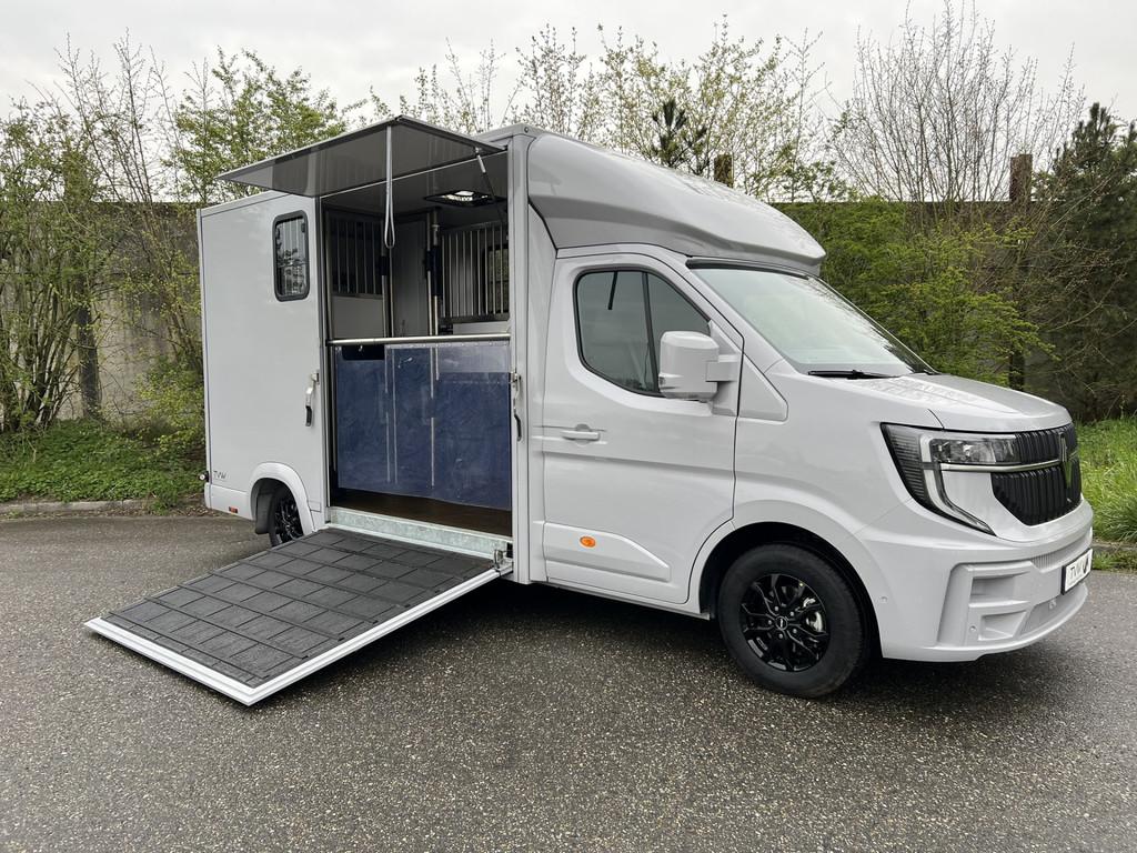 Renault Master Paardenwagen / Horsetruck / Veewagen 4000 KG, Overige typen, Textielstraat 2
5107NG  DONGEN, NL, Info@tvwhorsetrucks.com