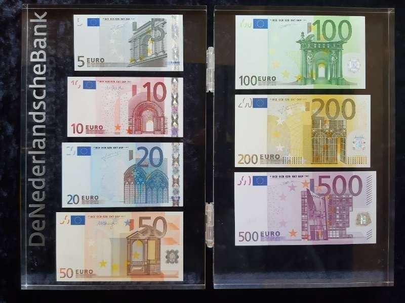 Eurobiljetten in plexiglas 885 Euro UNC, Ophalen of Verzenden, Overige landen, 5 euro, Setje