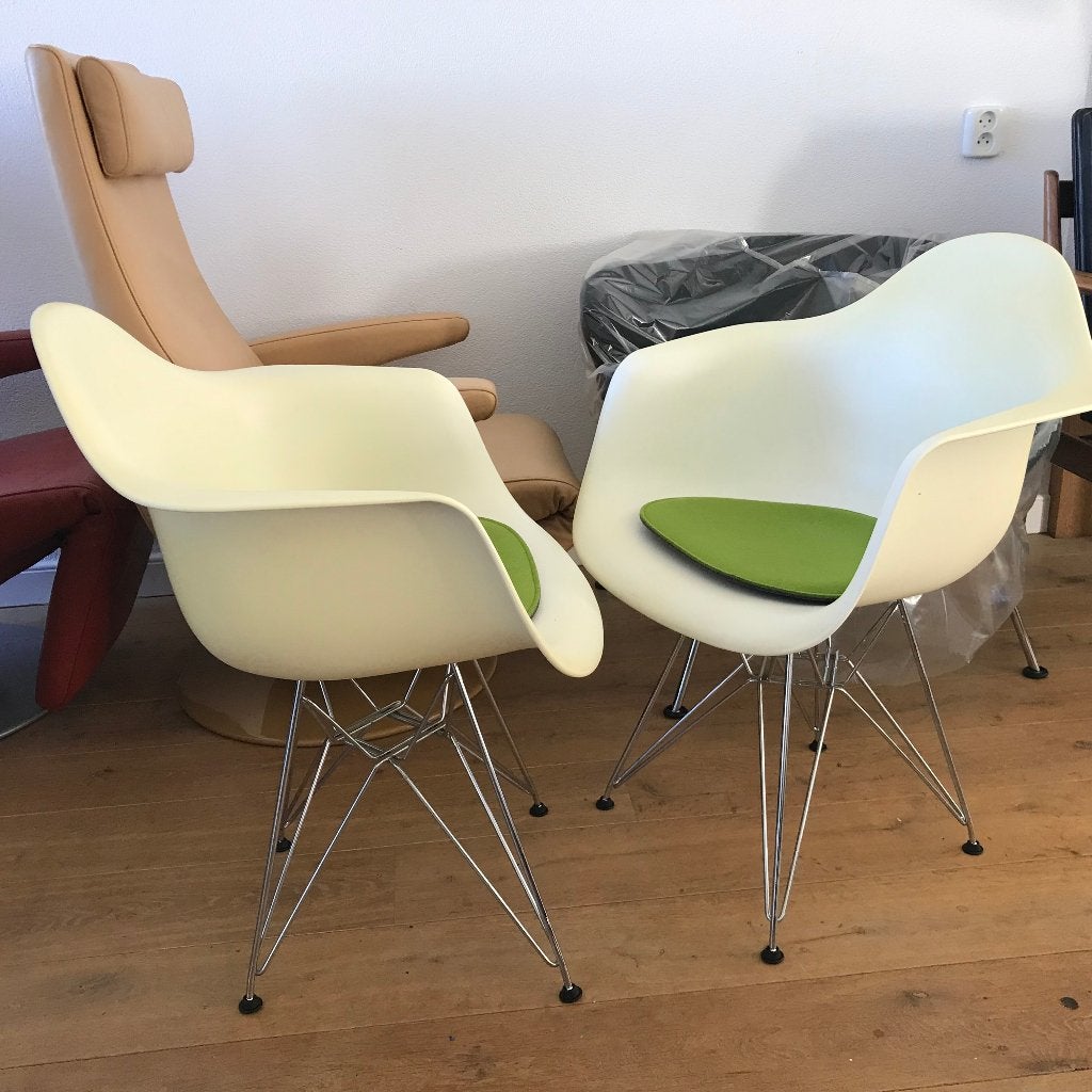 2 Vitra DAR stoel stoelen Eames plastic chair wit groen, Huis en Inrichting, Stoelen, Ophalen, Gebruikt, Wit, Nvt