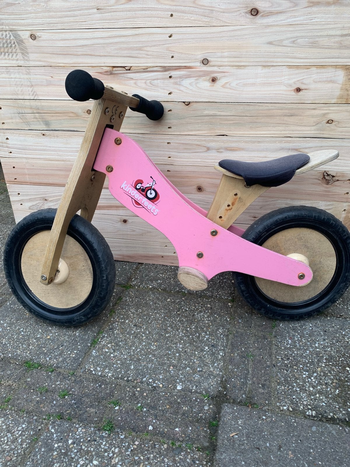 Roze Kinderfeets houten loopfiets, Ophalen of Verzenden, Gebruikt, Loopfiets