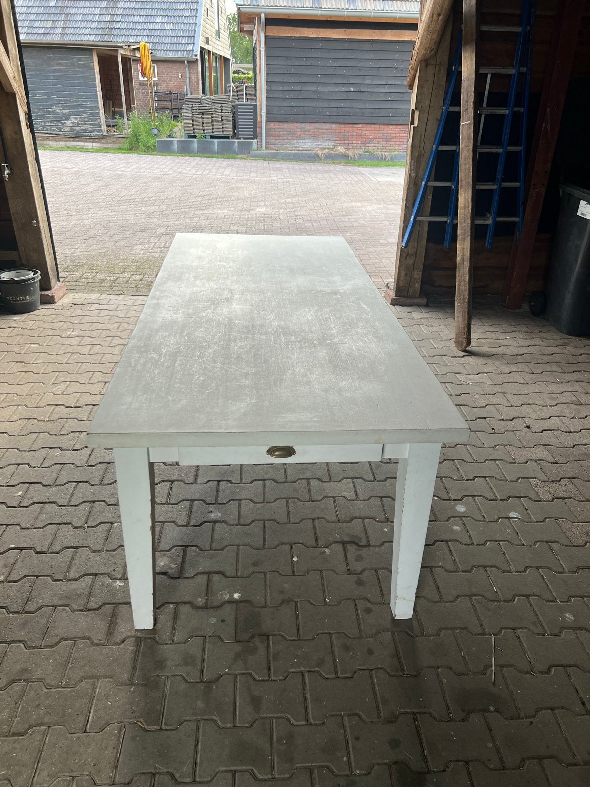 Robuuste witte tafel met 2 kleine lades, opknappertje, Huis en Inrichting, Tafels | Eettafels, Ophalen, Gebruikt, 200 cm of meer
