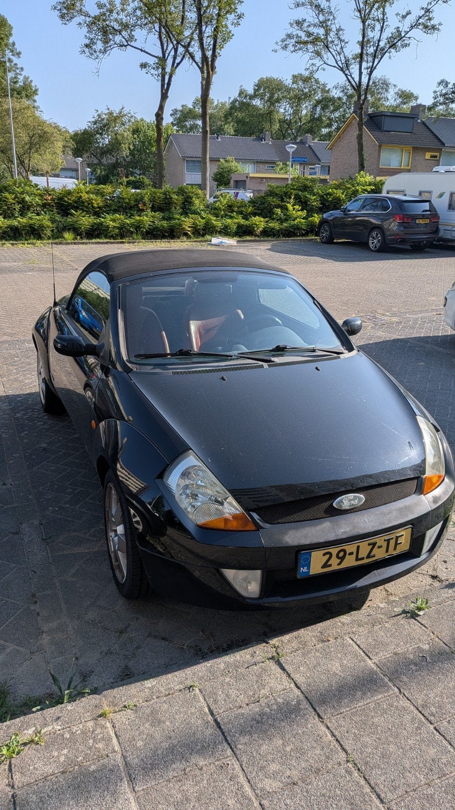 Ford Ka 1.6 Streetka 2003 Zwart, 40 €/maand, 1599 cc, Zwart, Overige kleuren