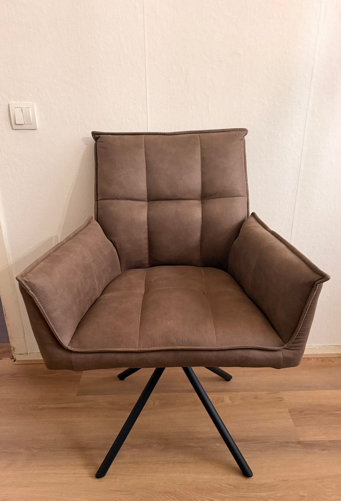 8 nieuwe eetkamerstoelen met draai functie, Ophalen, Bruin, Nieuw, Stof