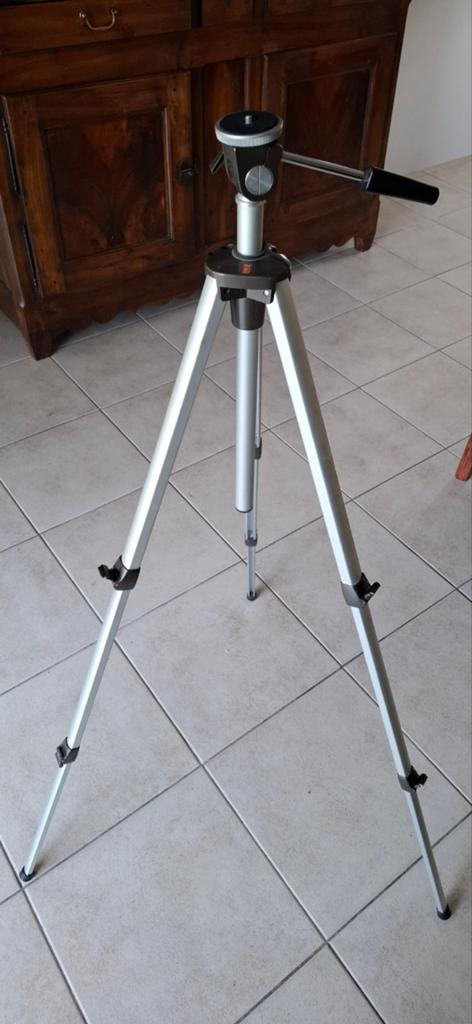 Stevig camerastatief merk Slick, Gebruikt, 150 tot 175 cm, Met balhoofd, Ophalen of Verzenden
