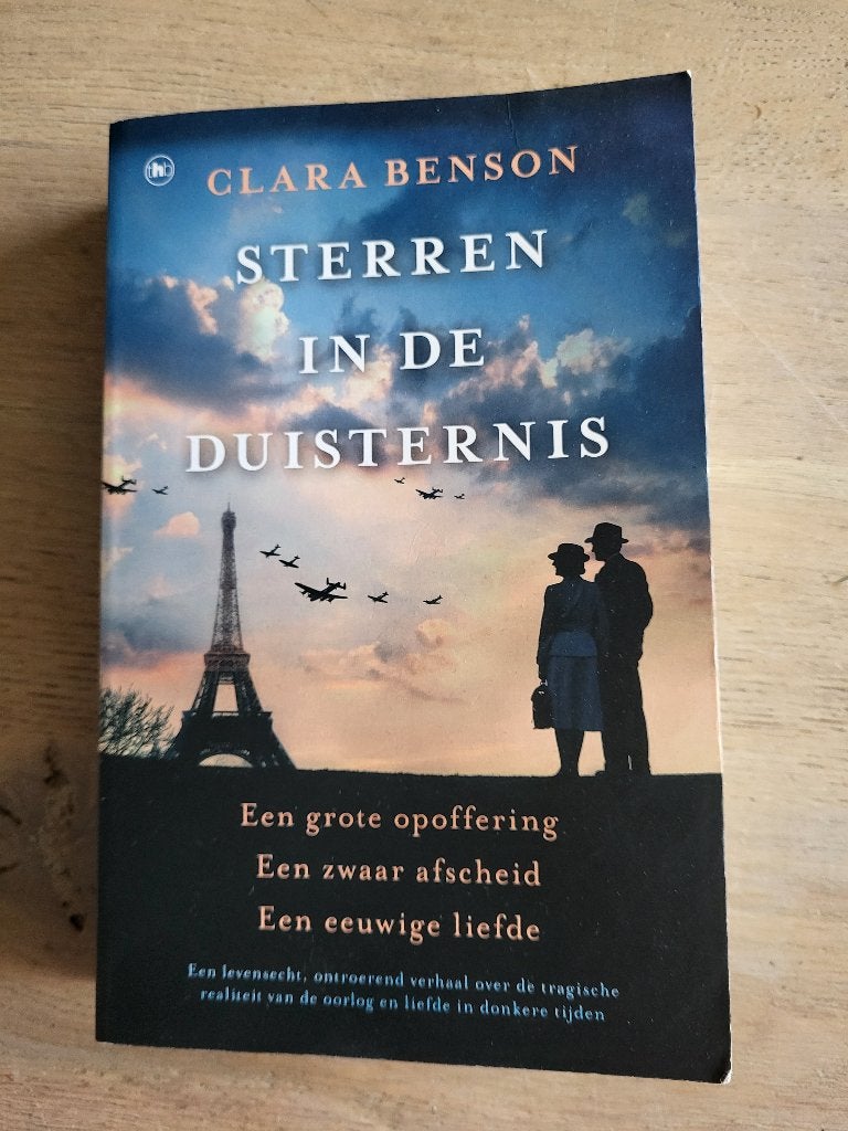 Sterren in de Duisternis - Clara Benson, Ophalen of Verzenden, Gelezen, Clara Benson