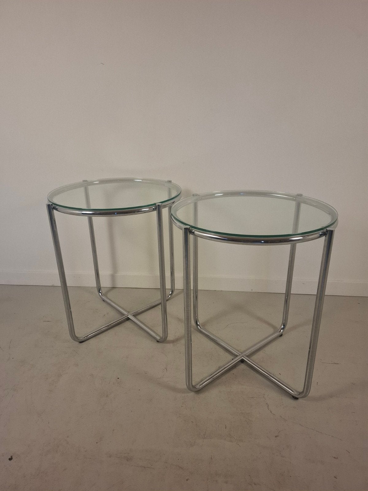 Design Bauhaus chroom buisframe bijzettafel Stendal, Huis en Inrichting, Ophalen of Verzenden, Rond, Minder dan 55 cm, 45 tot 60 cm