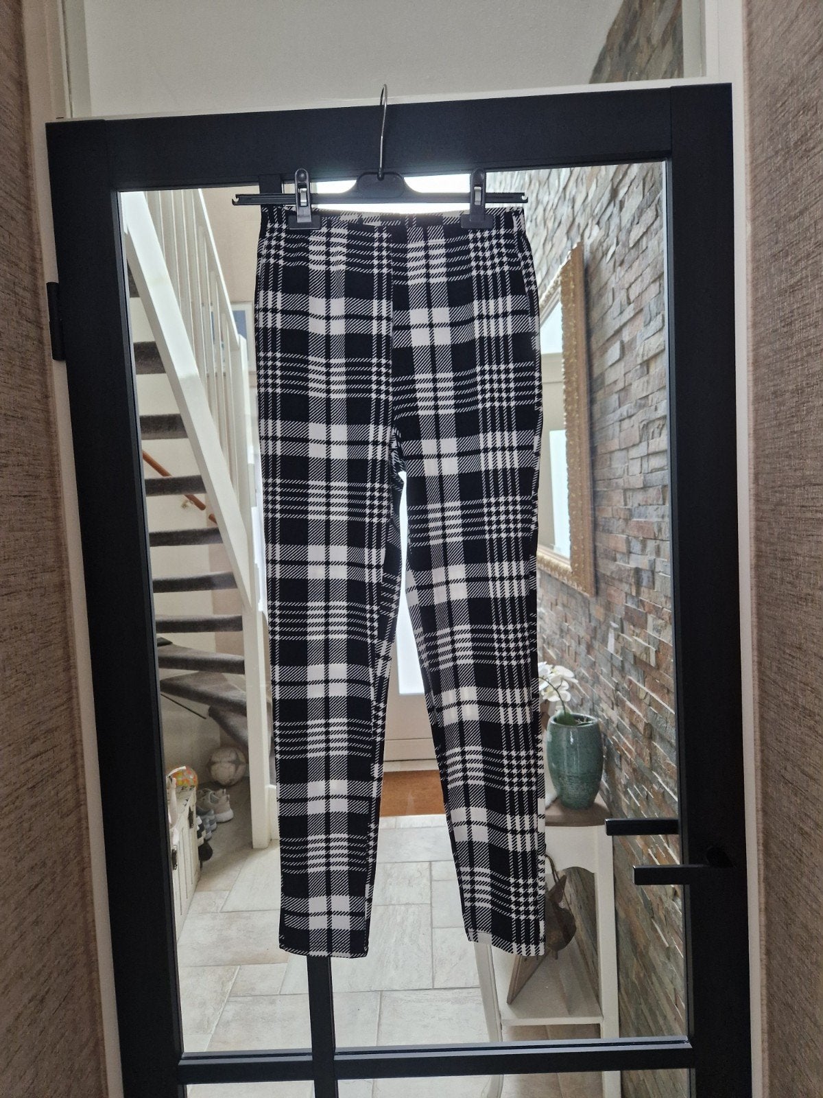 Te koop nieuwe zwart/wit damesbroek, merk Shein, maat M, Kleding | Dames, Maat 38/40 (M), Zwart, Nieuw, Ophalen of Verzenden