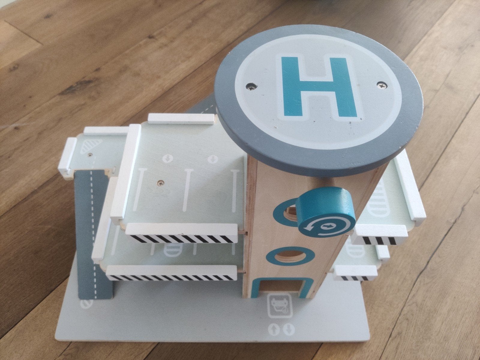 Garage, Kinderen en Baby's, Speelgoed | Houten speelgoed, Ophalen, Gebruikt, Overige typen