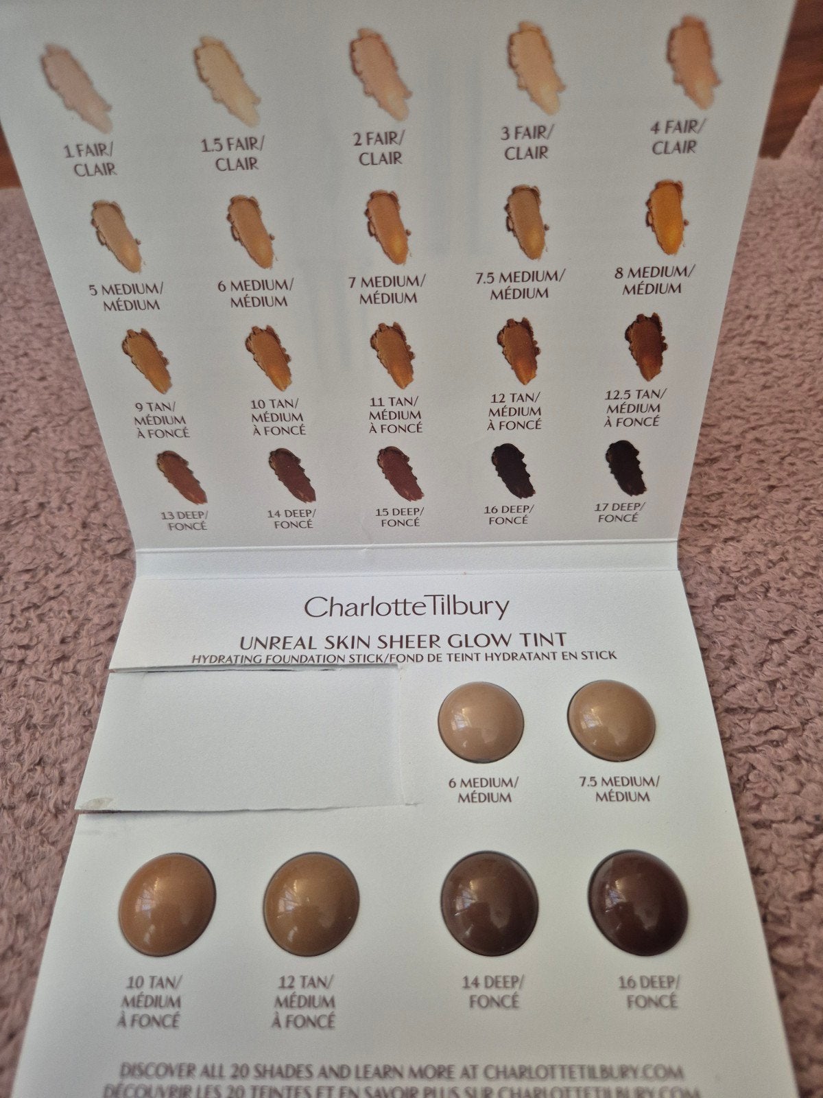 Charlotte Tilbury Unreal Skin Sheer Glow Tint Sample, Sieraden, Tassen en Uiterlijk, Bruin, Gehele gezicht, Nieuw, Ophalen of Verzenden