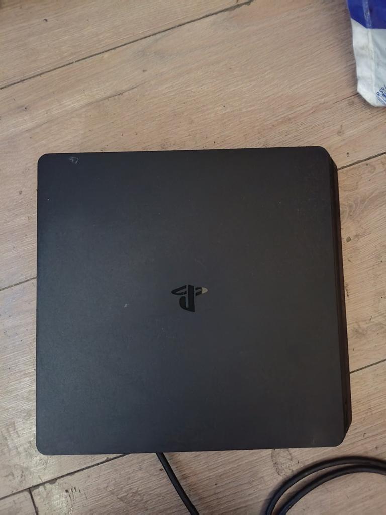 Sony PlayStation 4 Slim 500GB - Gebruikt, Spelcomputers en Games, Spelcomputers | Sony PlayStation 4, Ophalen of Verzenden, Zonder controller