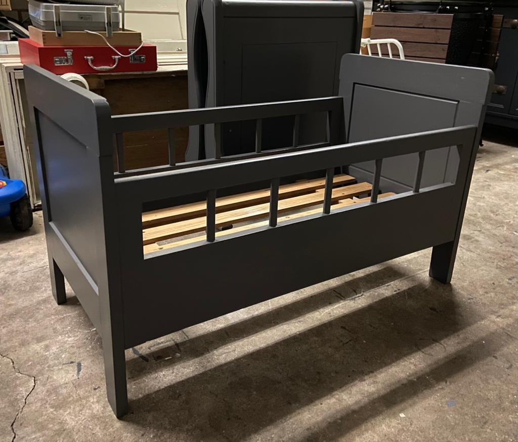 Vintage massief houten kinderbedje, peuterbedje, Ophalen