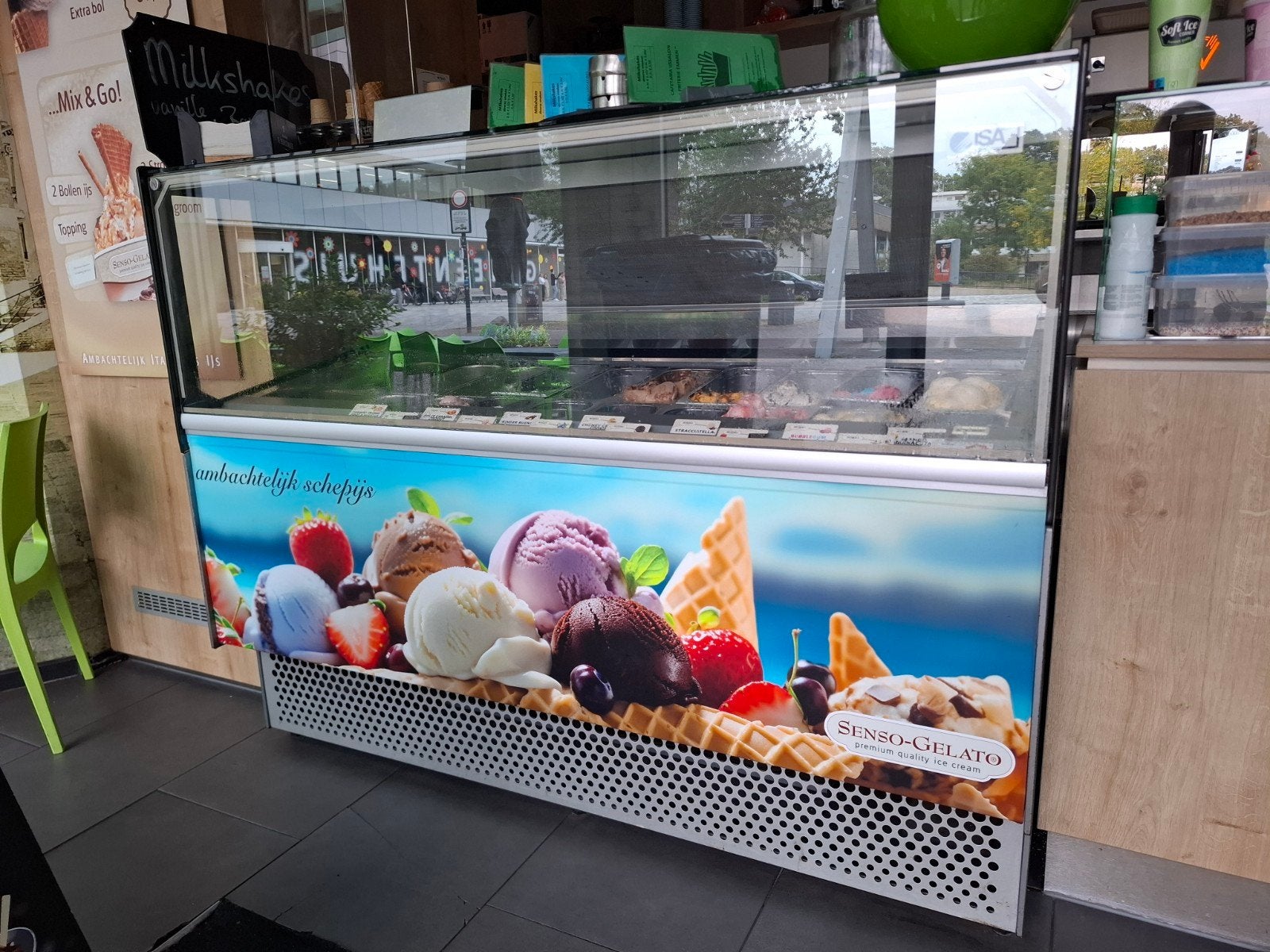 Isa millennium 18 baks schepijs vitrine, Ophalen, Gebruikt