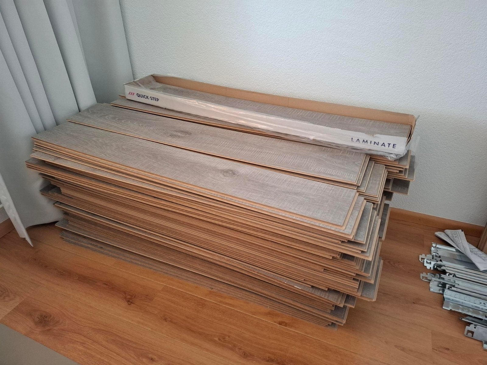 Mooie eiken-grijze laminaatvloer - 60m², Ophalen, Gebruikt