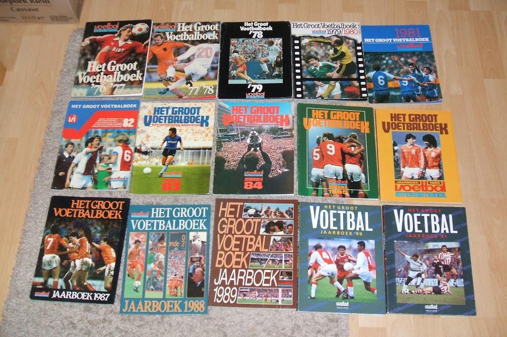 VI Voetbal International jaarboek Groot voetbalboek 7 st., Boeken, Ophalen of Verzenden, Zo goed als nieuw, Balsport