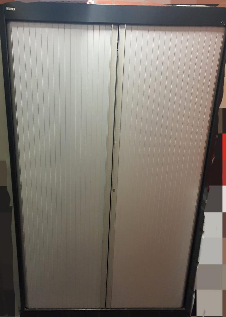 Zwarte roldeurkast (GRAHL), Huis en Inrichting, Kasten | Roldeurkasten en Archiefkasten, Ophalen, 100 tot 150 cm, Zo goed als nieuw