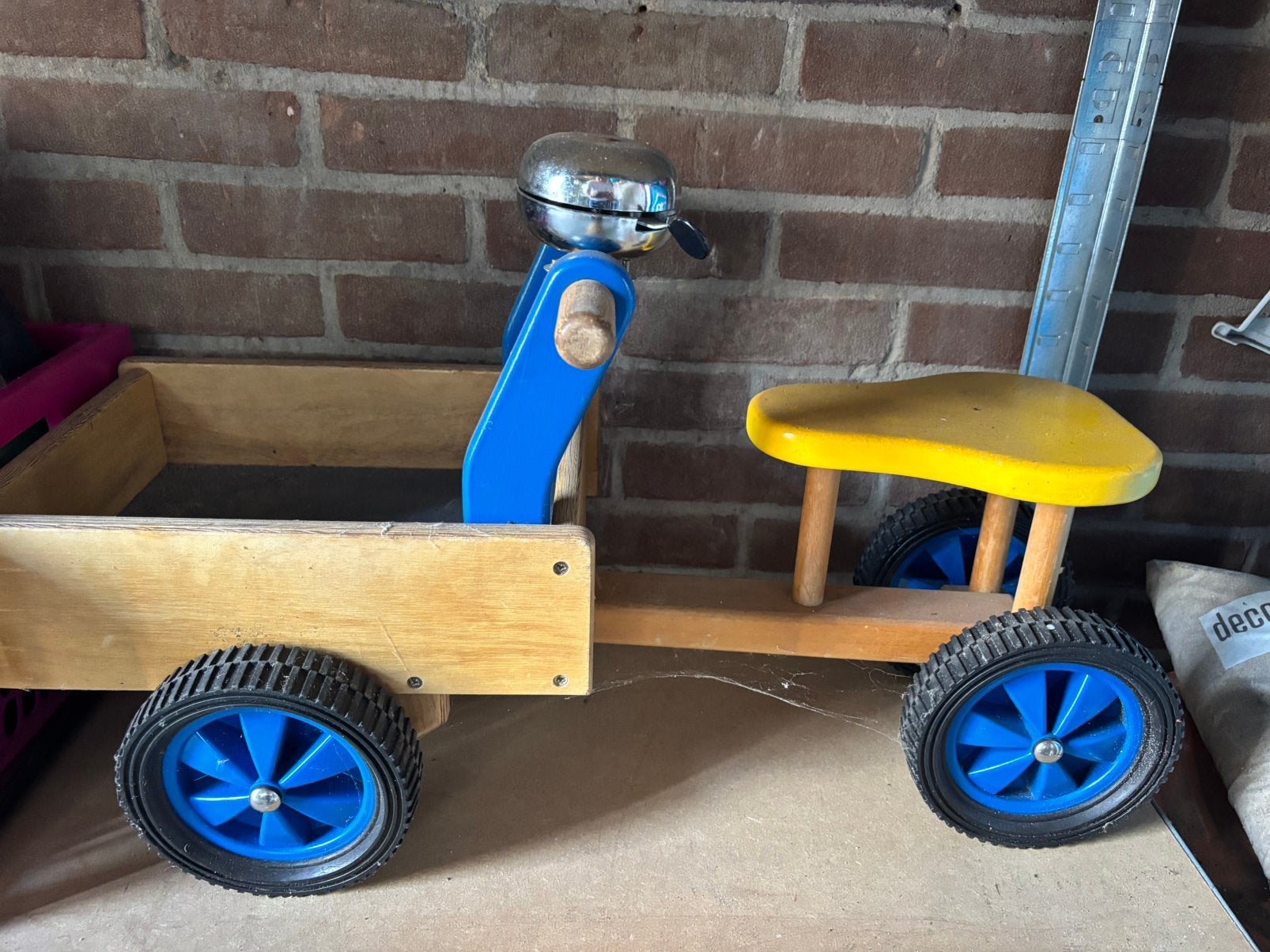 Houten kinderfiets, Ophalen of Verzenden, Zo goed als nieuw, Minder dan 16 inch