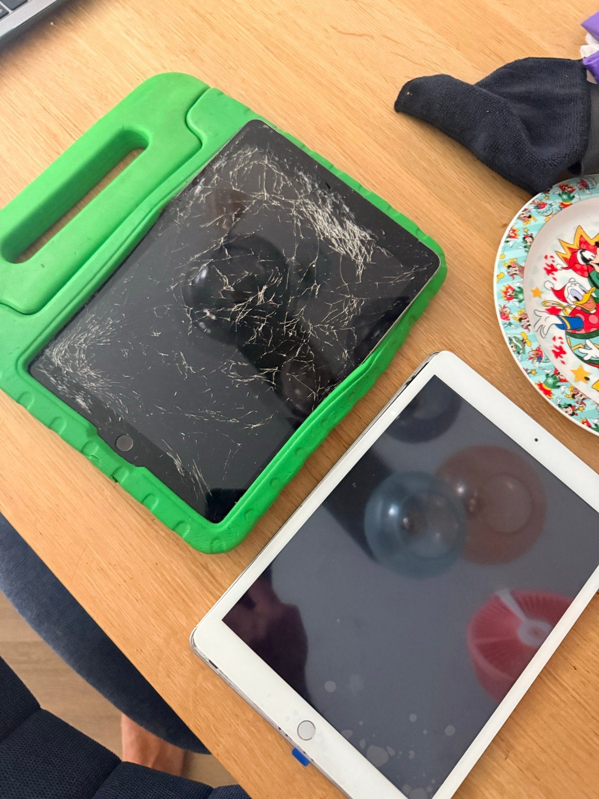 2 defecte iPads: 9.7 inch en 10.2 Gen 7 - voor onderdelen, Computers en Software, Apple iPads, Ophalen of Verzenden, Niet werkend