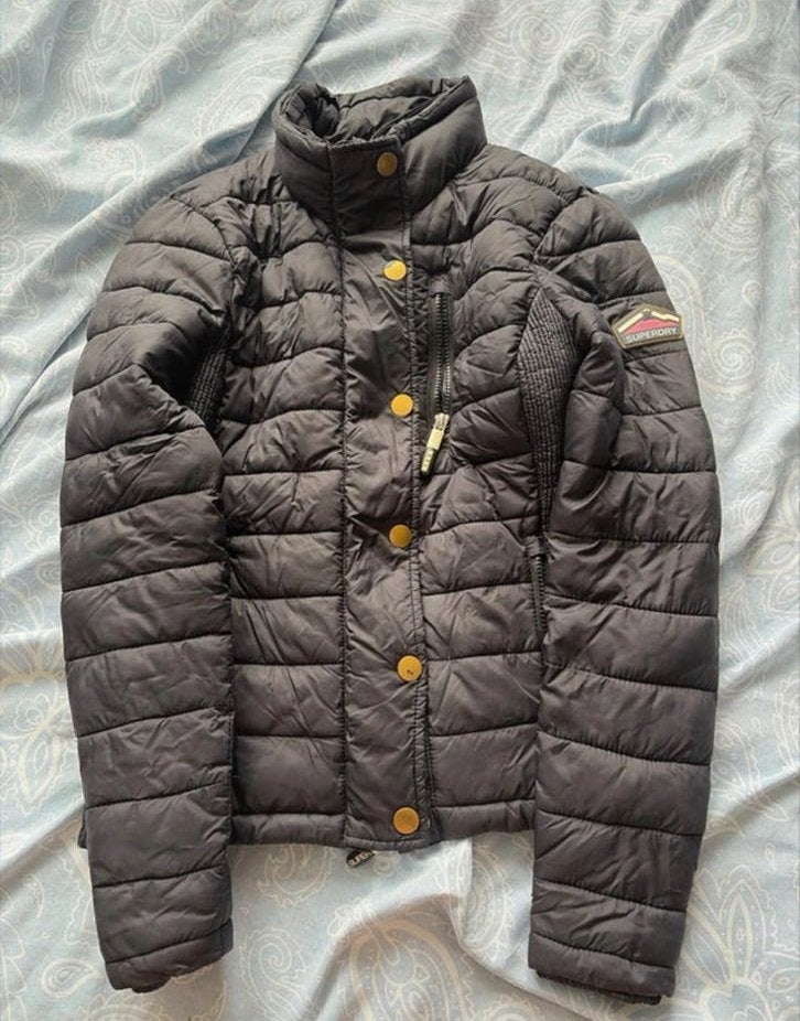 Superdry winterjas dames - Zwart gewatteerd, Ophalen of Verzenden, Gedragen, Maat 38/40 (M), Zwart