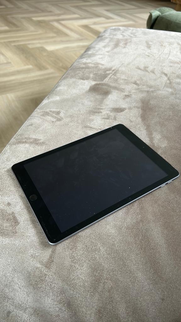 Apple iPad 5e generatie (2017) Model A1823 — WiFi, Computers en Software, Apple iPads, Zo goed als nieuw, Apple iPad, Wi-Fi, 10 inch