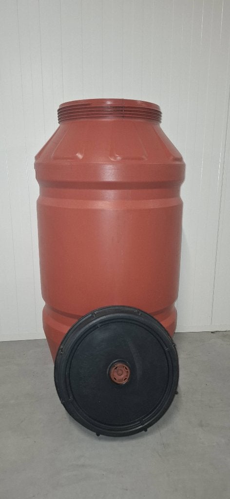 240 liter vat/drum met draaideksel/regenton, Tuin en Terras, EU, Kunststof, Gebruikt, Met kraantje