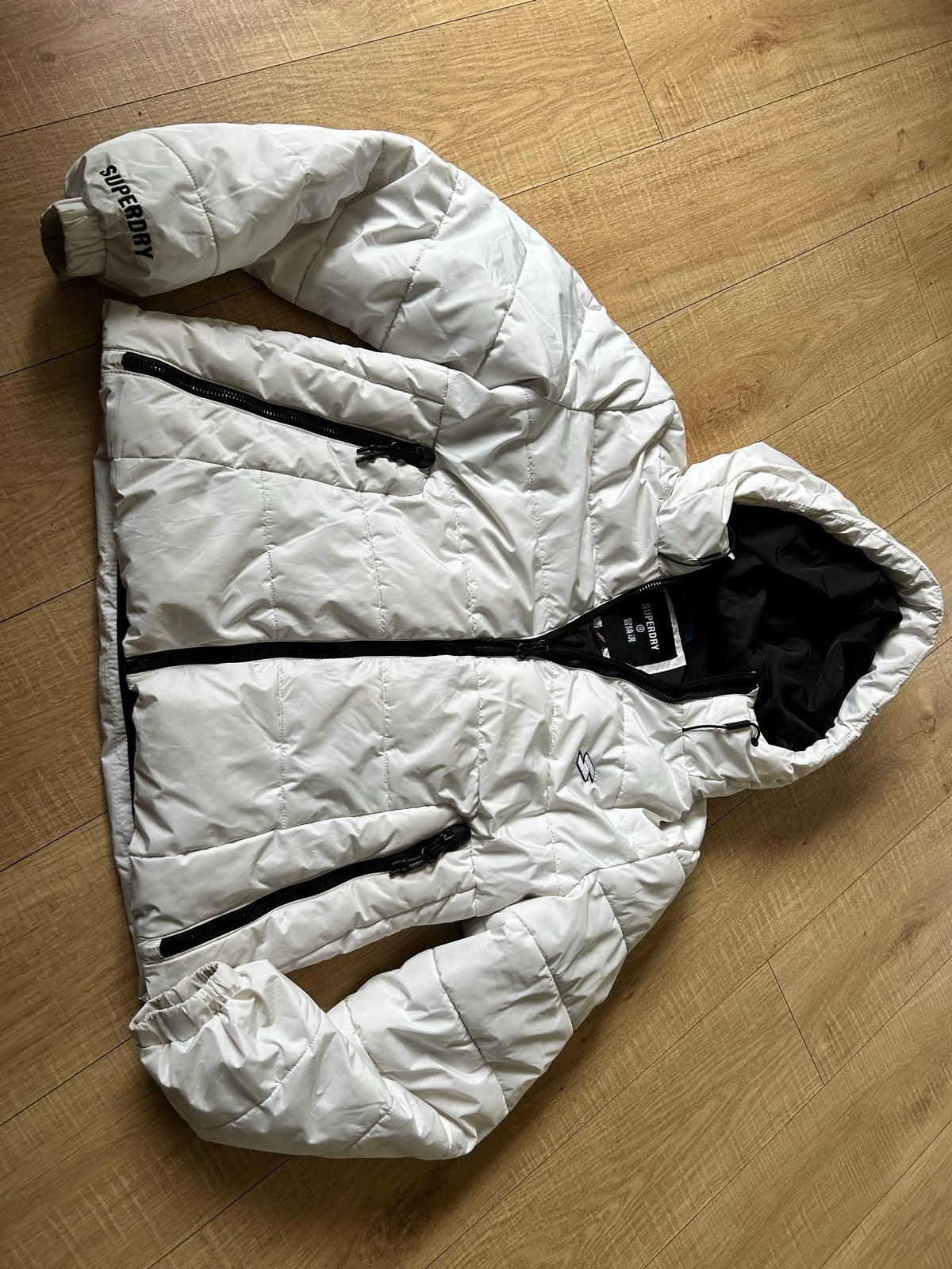 Superdry dames puffer jas Maat 40/42 m l skijas jack, Ophalen of Verzenden, Gedragen, Maat 42/44 (L), Wit