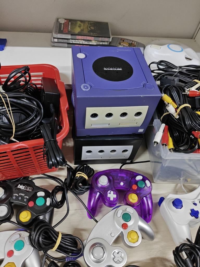 GameCube consoles en controllers, Nintendo, Gebruikt, Overige kleuren, Met 3 controllers of meer