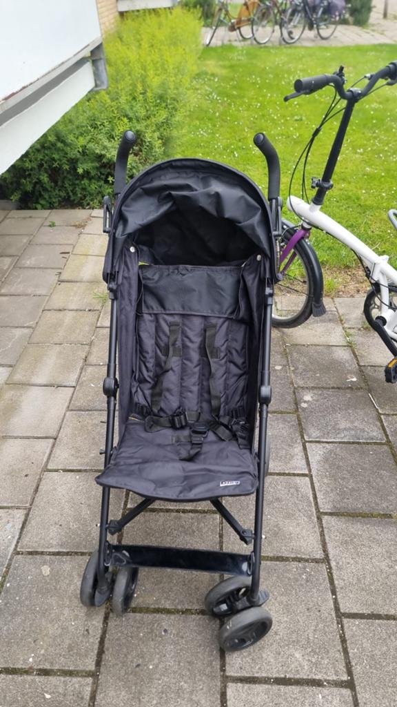 Zwarte tweedehands buggy met zonnekap, Ophalen, Gebruikt, Overige merken, Zonnekap
