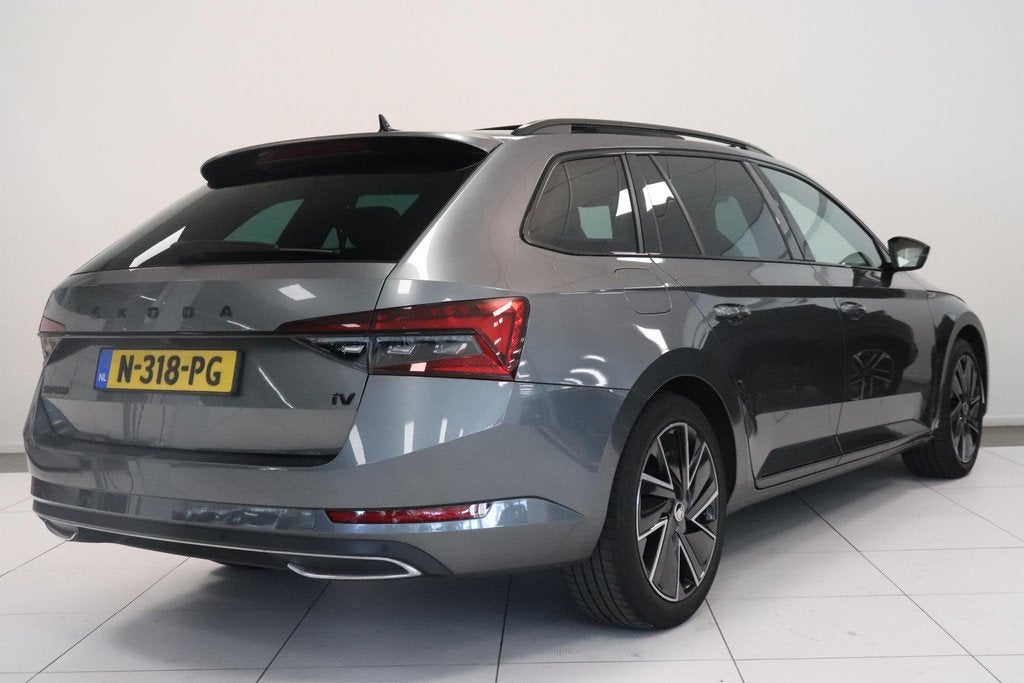 Skoda Superb Combi 1.4 TSI iV Sportline Business | Panoramad, Auto's, Skoda, Gebruikt, 4 cilinders, Met garantie (alle), Alcantara