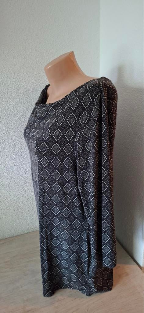 Zwart wit truitje Laura di Sarpi maat 40.
Boothals.
3/4 mouw, Maat 38/40 (M), Zwart, Ophalen of Verzenden, Zo goed als nieuw