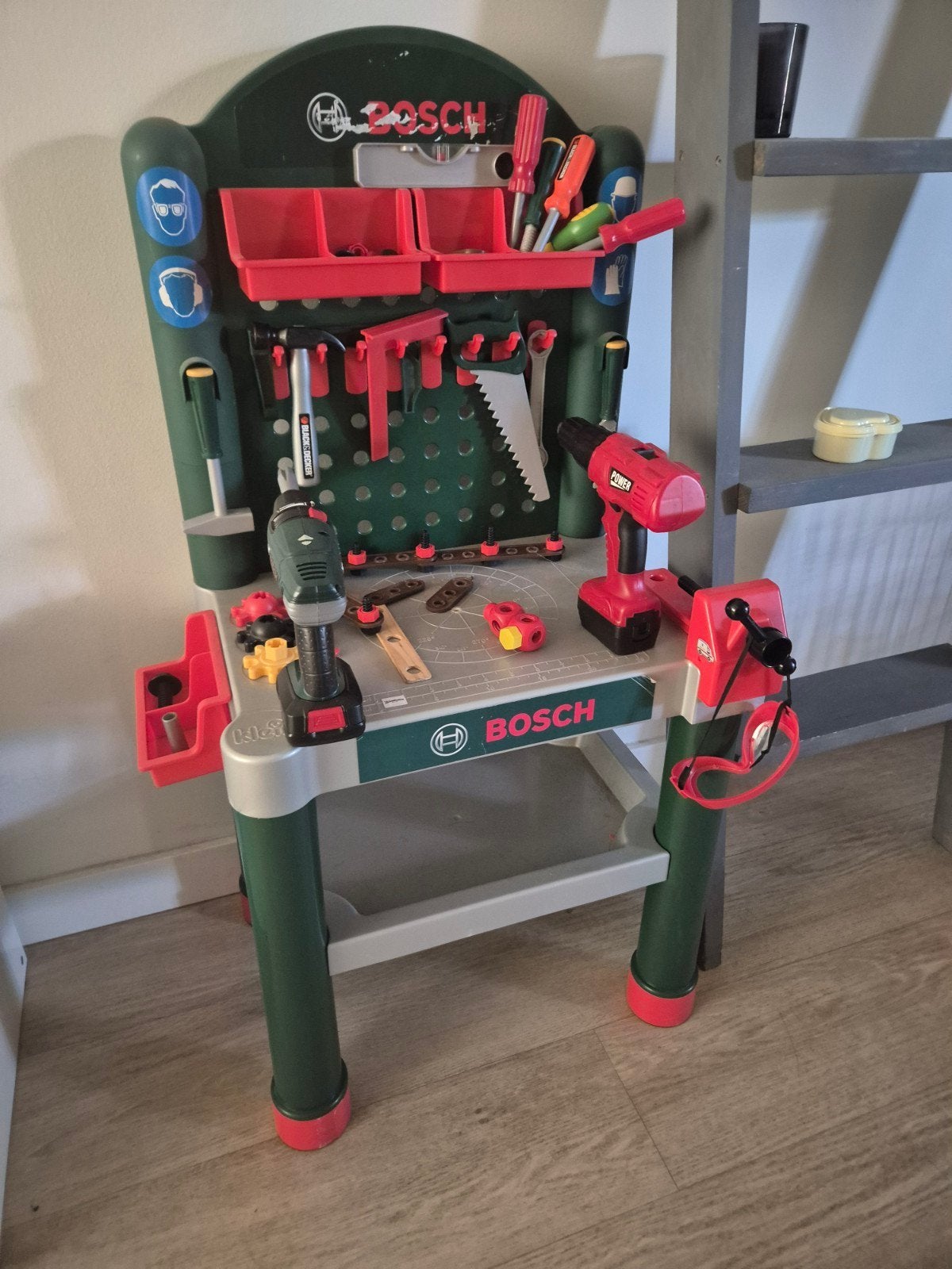 Bosch Werkbank voor kinderen met gereedschap, Kinderen en Baby's, Ophalen of Verzenden, Gebruikt, Bouwen