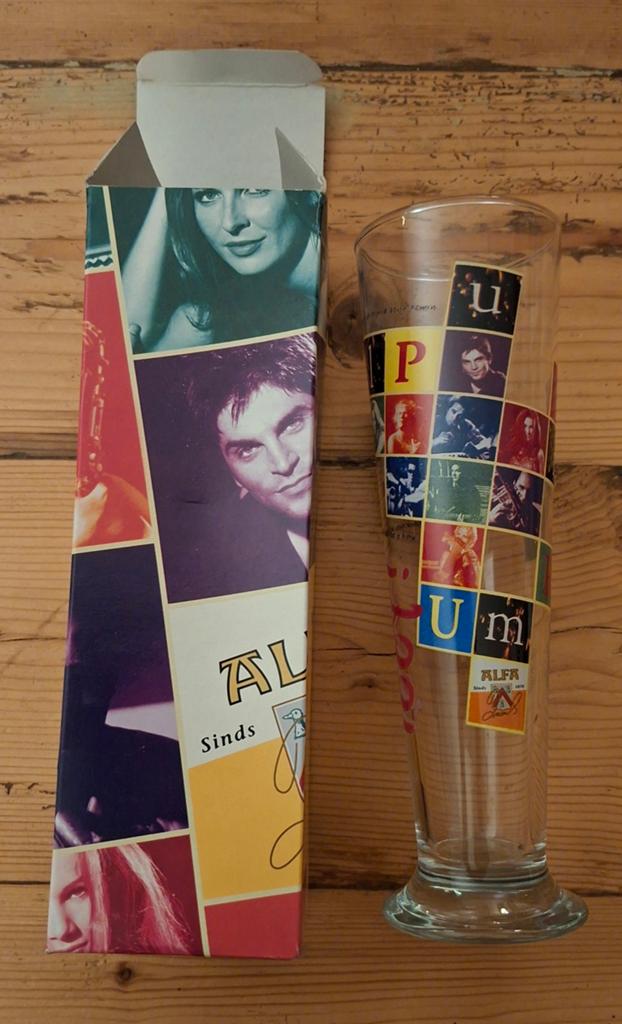 ALFA BIER glas in doos : o.a Sander de Buisonjé, Ophalen of Verzenden, Nieuw, Foto of Kaart