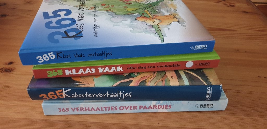 3 titels van 365 ........ Verhaaltjes. In prima staat., Ophalen of Verzenden, Gelezen, Fictie algemeen