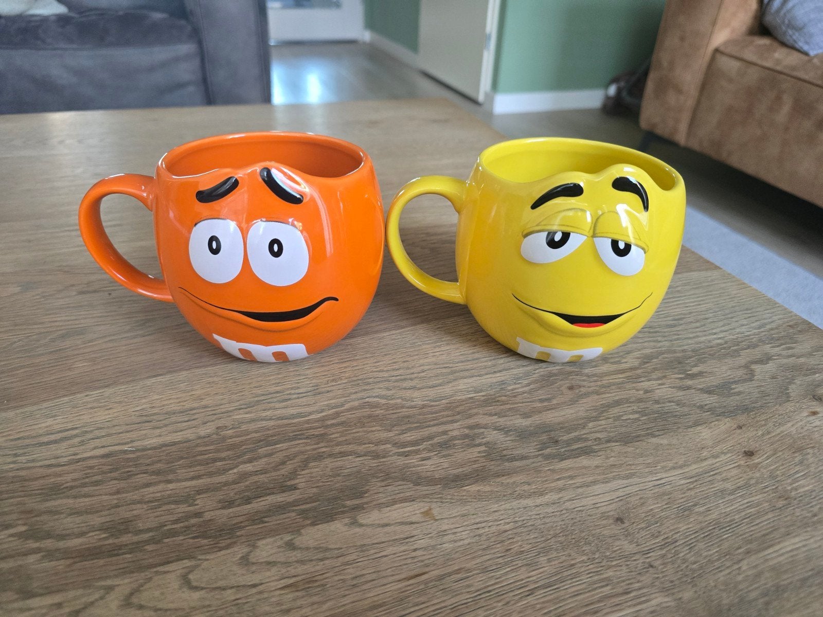 M&M's mokken set - Oranje en Geel, Overige typen, Ophalen of Verzenden, Zo goed als nieuw, Steen/keramiek