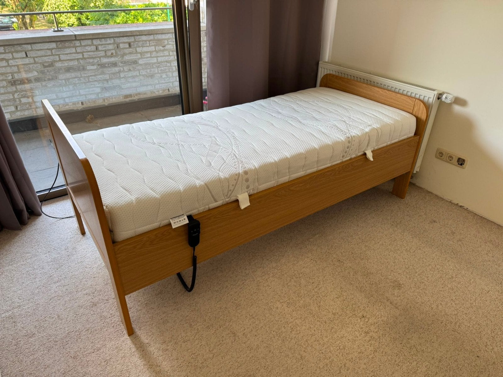 Eenpersoonsbed 90x200 cm Elektrische Verstelbare Lattenbodem, Ophalen, 90 cm, 200 cm, Hout