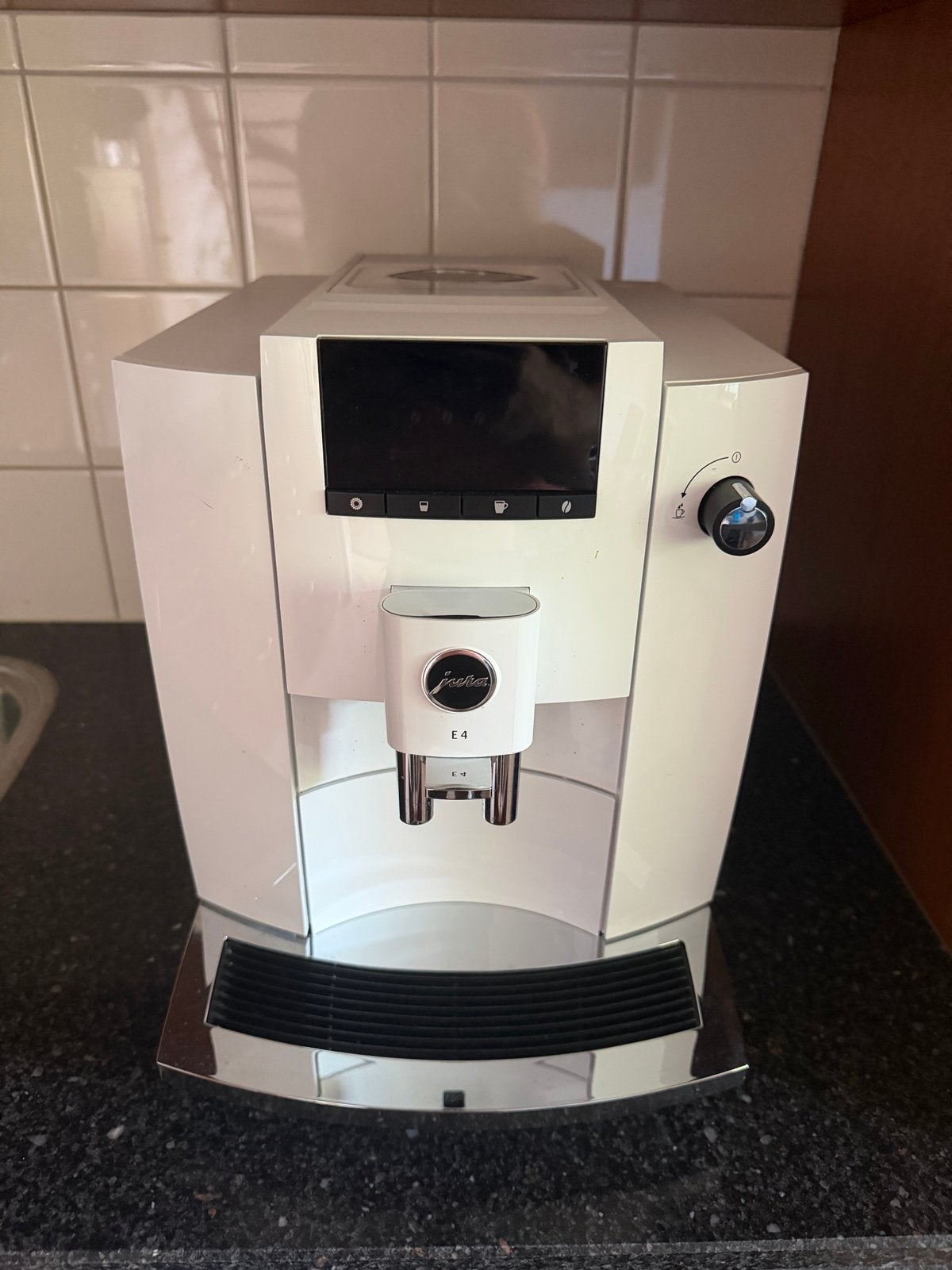 Jura E4 Piano White volautomatische koffiemachine, Witgoed en Apparatuur, Koffiezetapparaten, Ophalen, Afneembaar waterreservoir