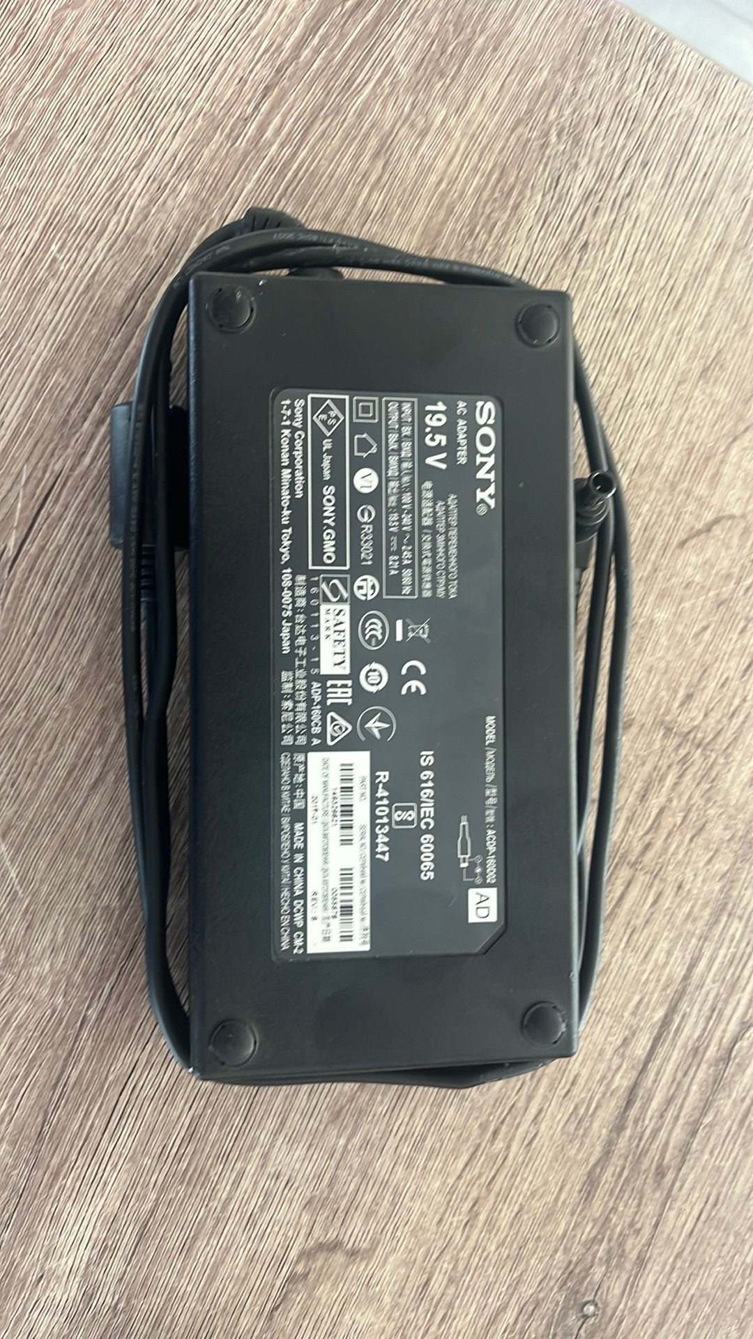 Sony tv adapter. 19,5V - 8,21A, Ophalen of Verzenden, Zo goed als nieuw