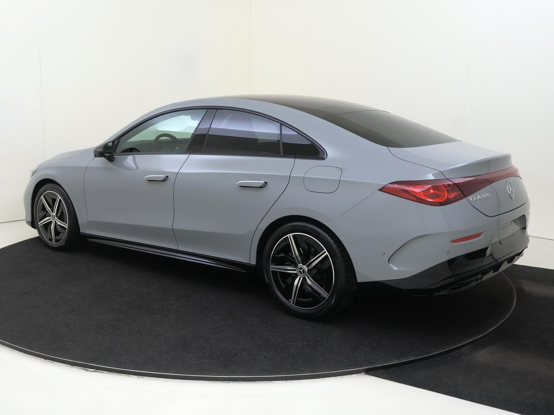 Mercedes-Benz CLA-klasse 180 Business Solution AMG / Night/, Auto's, Mercedes-Benz, 136 pk, Automatische klimaatregeling, 4 cilinders