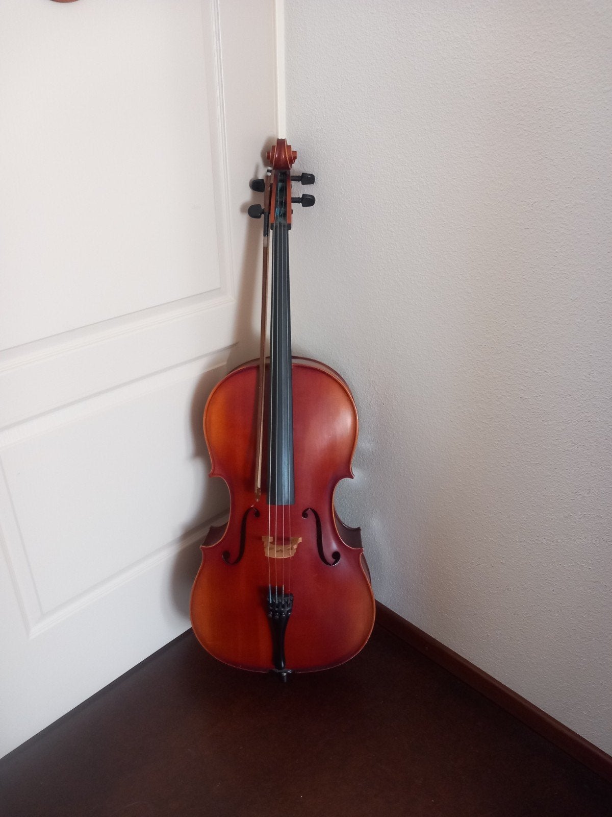 Cello met Strijkstok ivm voldoende berichten nu niet meer be, Muziek en Instrumenten, Strijkinstrumenten | Cello's, Ophalen, Zo goed als nieuw