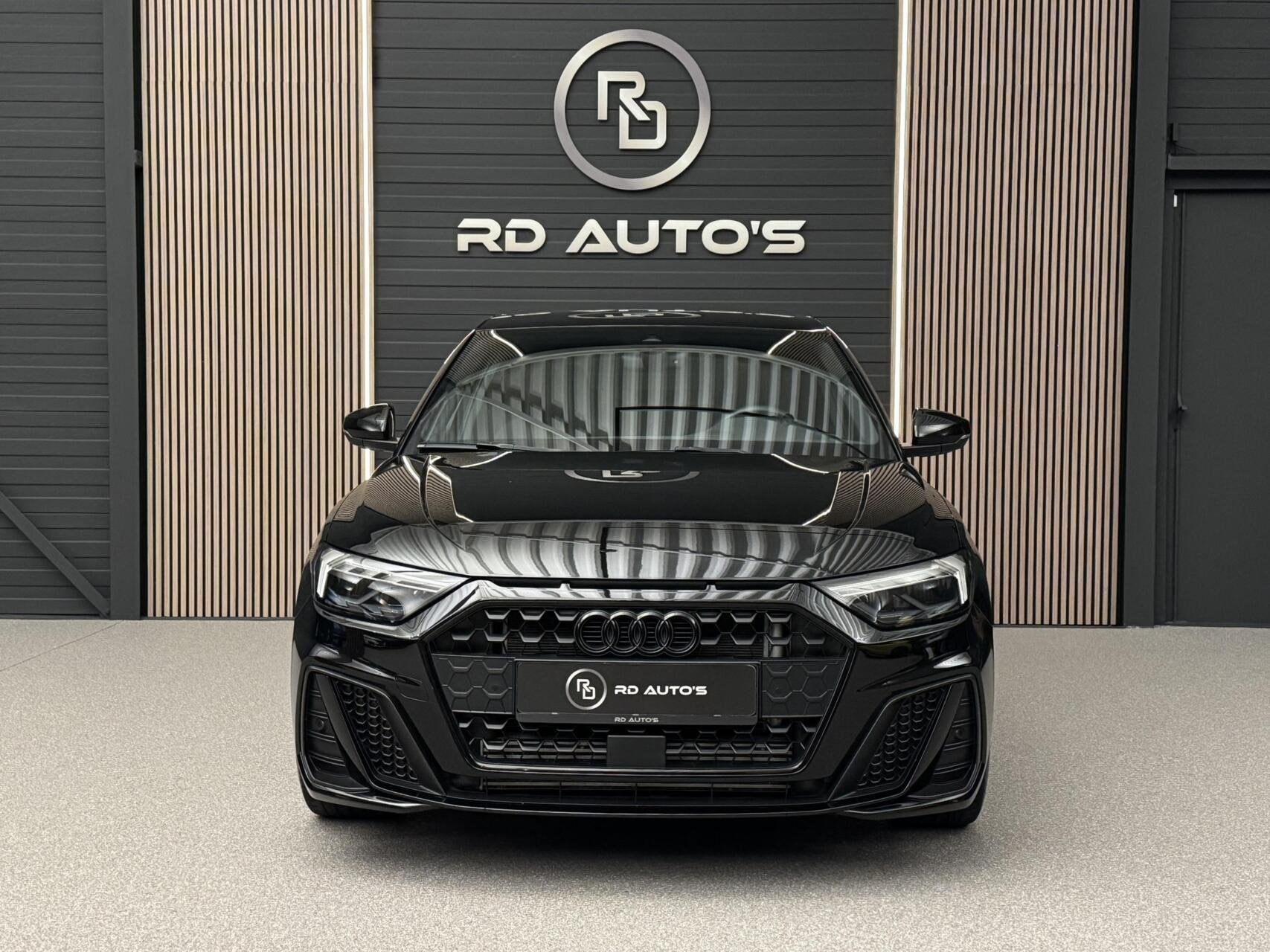 Audi A1 Sportback 40 TFSI/ S-line/ Sfeerverlichting/ SONOS/, Dealer onderhouden, 4 cilinders, 1984 cc, Zwart
