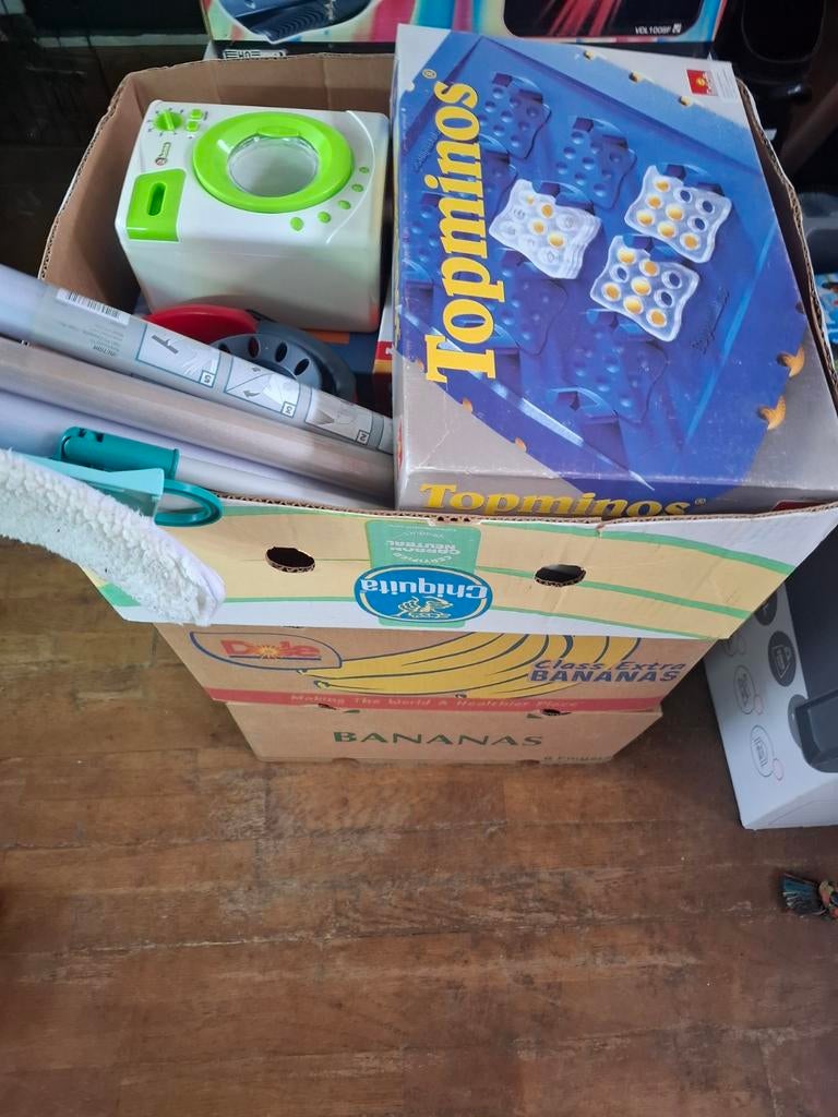 Gratis 3 bananendozen vol met speelgoed, Diversen, Rommelmarktspullen, Ophalen