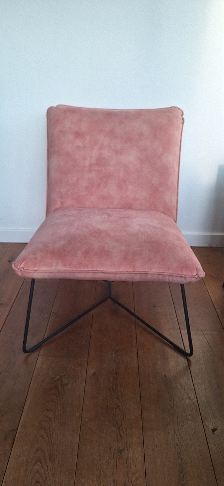 2 Roze lounge stoelen met metalen onderstel, Ophalen, Gebruikt, Overige kleuren, Modern, Lounge