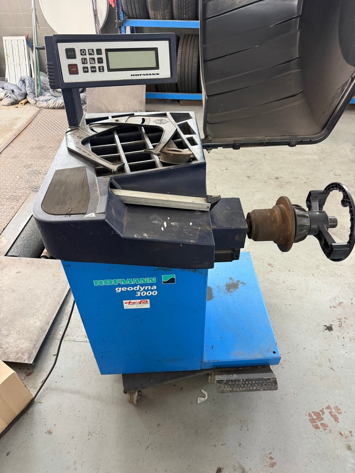 Hofmann Geodyna 3000 Wielbalanceermachine werkt op 220volt, Ophalen, Gebruikt