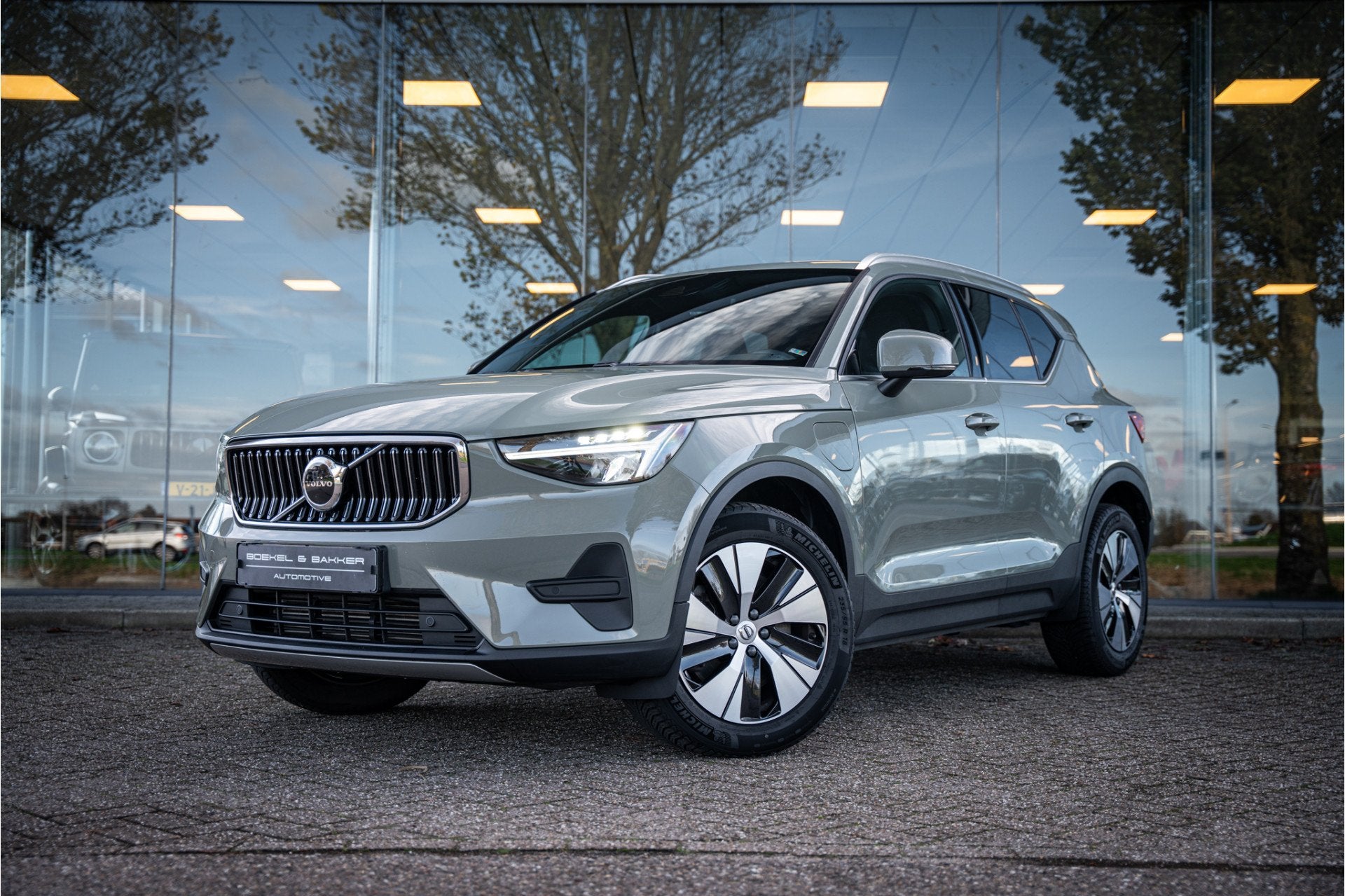 Volvo XC40 T4 Recharge Core Bright * Camera * Stuurverwarmin, Zwart, Bedrijf, 3 cilinders, 211 pk